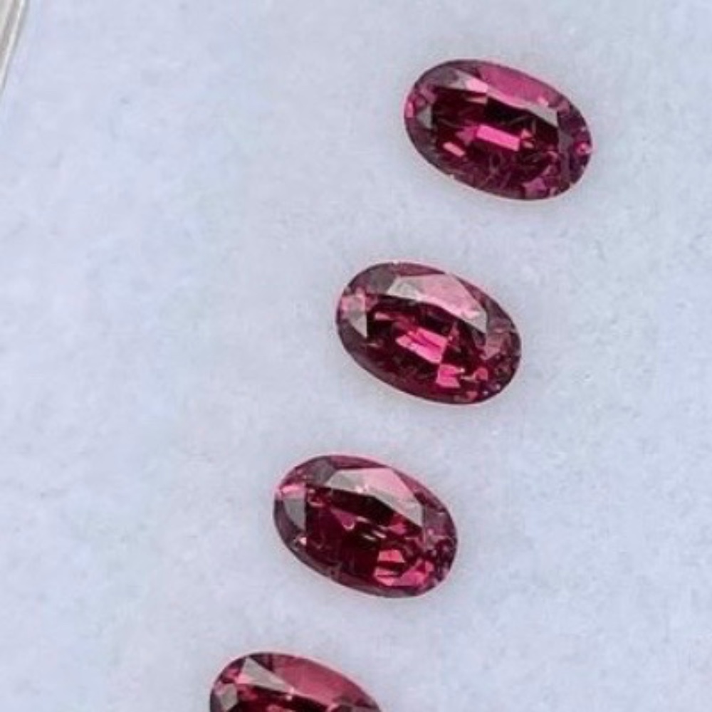 3.30 carats Umbalite Garnets - SIX Calibrated 6mm x 4mm - Eye Clean Stones - Picture 7 of 7